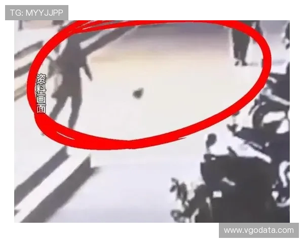 踢球儿童致外卖员骨折法院判赔3.5万元引发关注 踢球儿童致外卖员骨折法院判赔3.5万元引发关注