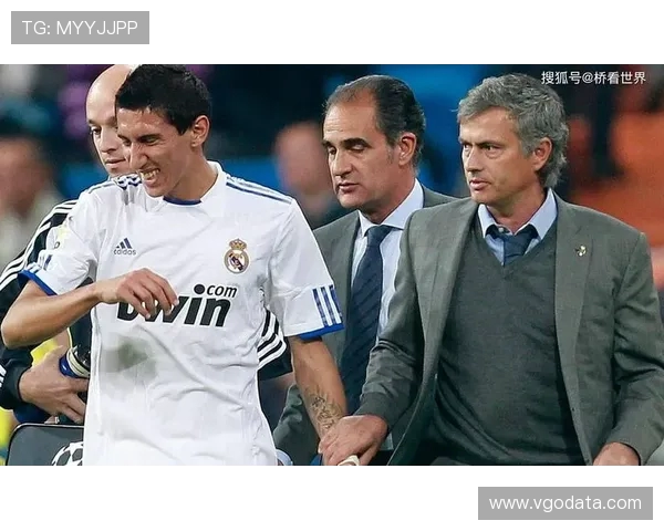 穆里尼奥回归本菲卡首场欧冠重返蓝桥 随后挑战皇马再度掀起欧洲风暴 穆里尼奥回归本菲卡首场欧冠重返蓝桥 随后挑战皇马再度掀起欧洲风暴