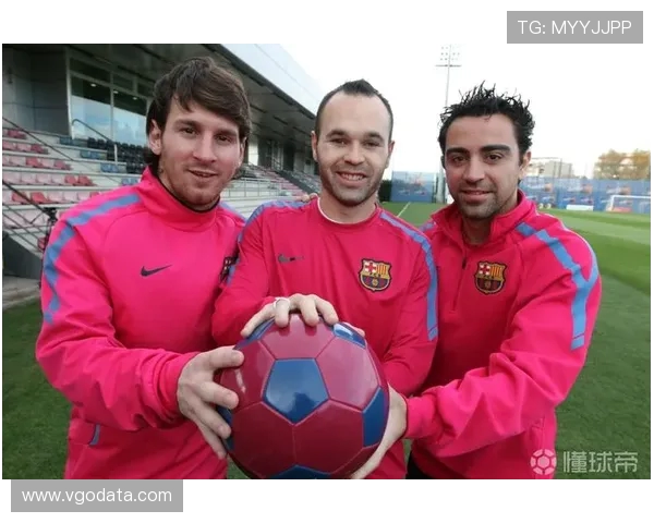 伊涅斯塔今晚出席颁奖典礼 为女足金球奖得主揭晓荣耀时刻 伊涅斯塔今晚出席颁奖典礼 为女足金球奖得主揭晓荣耀时刻