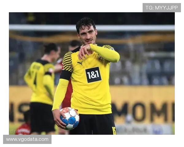 胡梅尔斯回到巴黎主场深情追忆昔日角球制胜的难忘精彩美妙瞬间时刻 胡梅尔斯回到巴黎主场深情追忆昔日角球制胜的难忘精彩美妙瞬间时刻